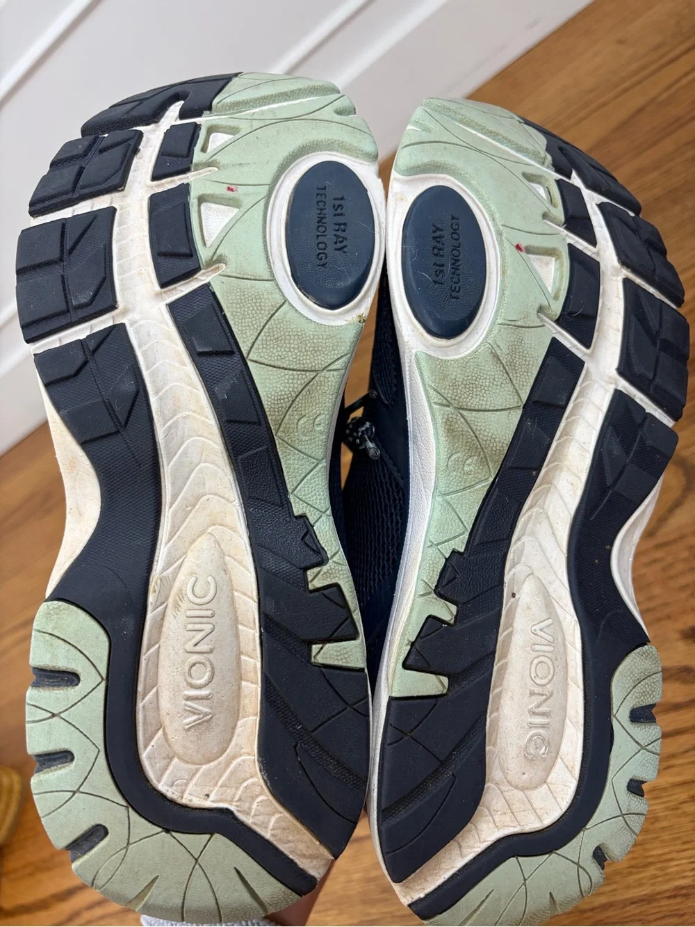 Vionic Navy Drift Tokyo Leisure Sneaker (8.5)